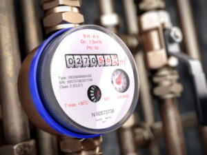 Contador de agua con alerta roja por alto coste