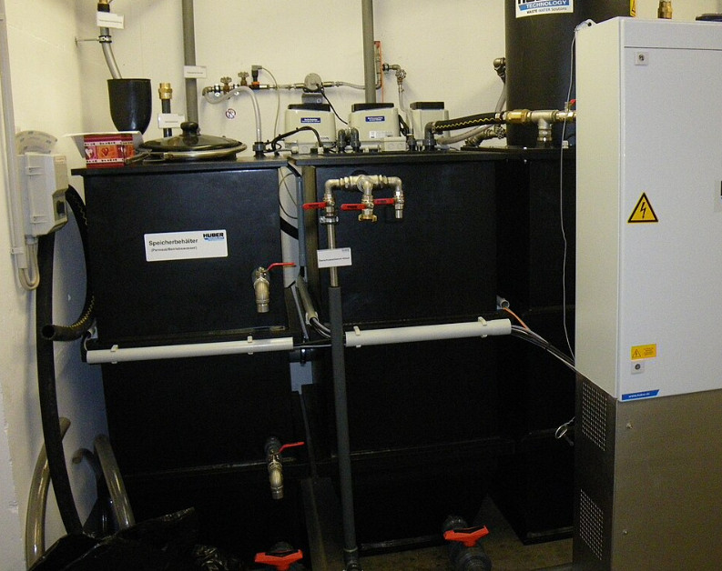 Planta de tratamiento de aguas grises domésticas con sensores IoT y sistema de filtración